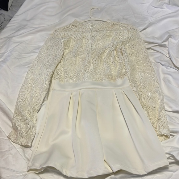Medium cream shorts romper - Picture 1 of 4